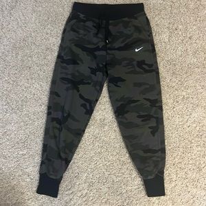 Nike Women’s XS Joggers